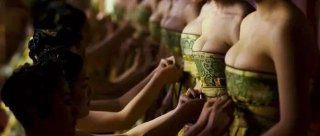 我们研究了历史上的小妖精…的肉体