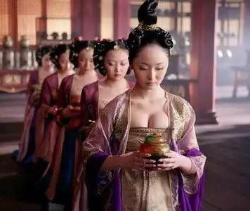 我们研究了历史上的小妖精…的肉体